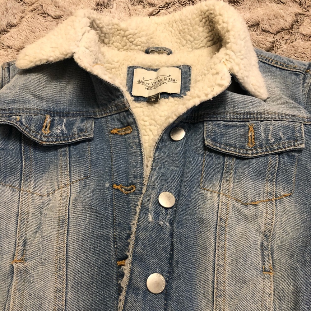 Distressed Denim Jacket 🌟 - Picture 2 of 4